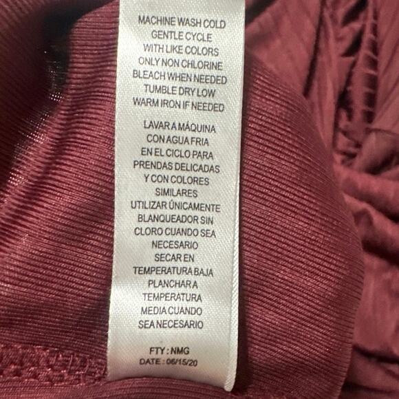 Full Circle Trends Burgundy ribbed mock neck blouse Large puffy long sleeves. - Picture 6 of 6